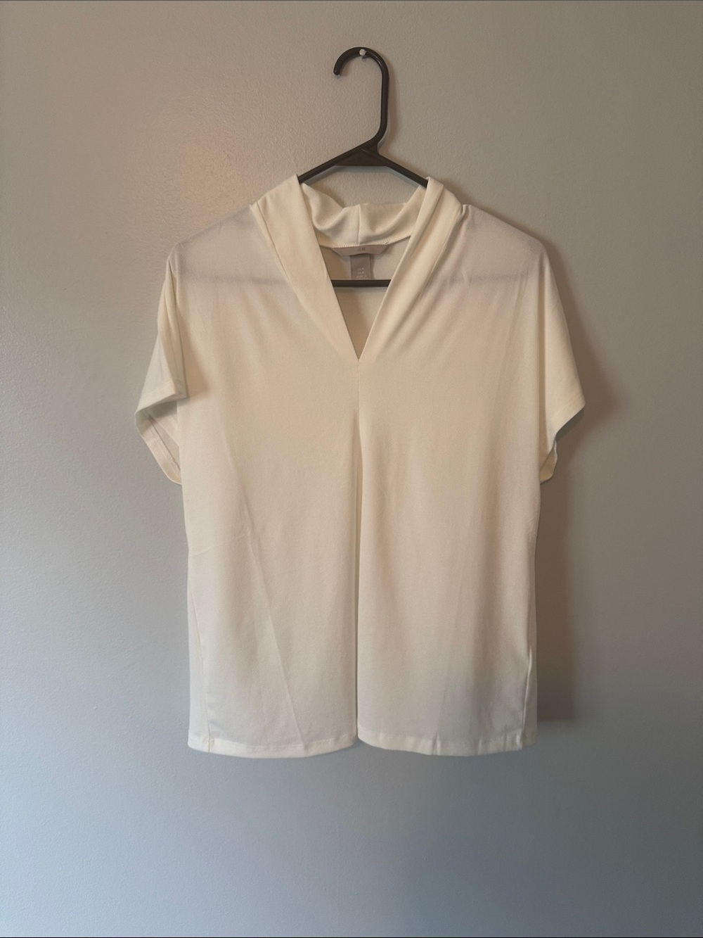 H&M Cream Short-Sleeve V-Notch Top with Draped Collar